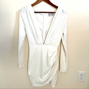 Xenia Boutique White Plunge-neck Fitted Dress